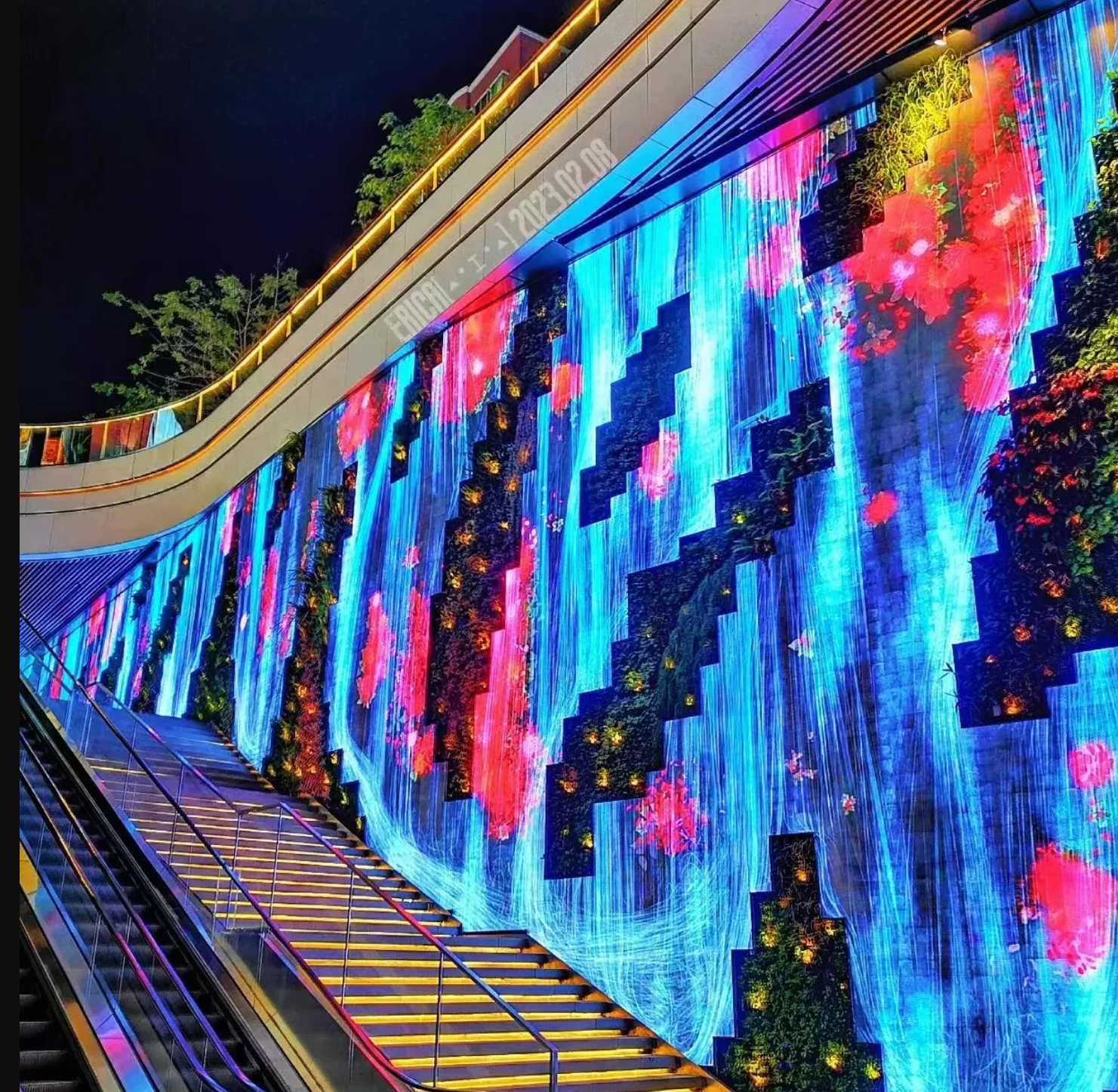 İnce perde LED ekranı nedir?